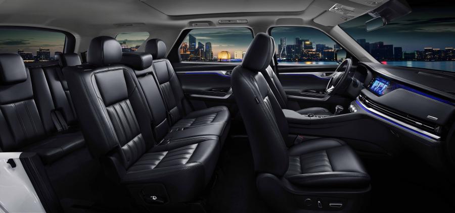 Интерьер ChangAn CS95 2019 года  (фото 7 из 27)